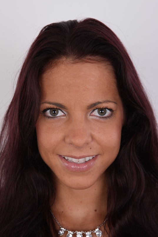 1. Download full pics of Ivana (25) from czechcasting.com