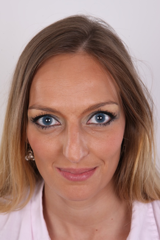 1. Download full pics of Lucie (28) from czechcasting.com