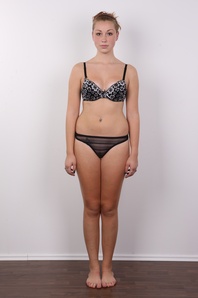 4. Download full pics of Alzbeta (18) from czechcasting.com