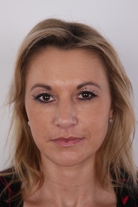 1. Download full pics of Renata (32) from czechcasting.com