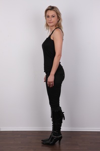 3. Download full pics of Renata (32) from czechcasting.com