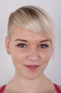 1. Download full pics of Karolina (18) from czechcasting.com