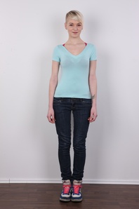 2. Download full pics of Karolina (18) from czechcasting.com