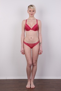 7. Download full pics of Karolina (18) from czechcasting.com