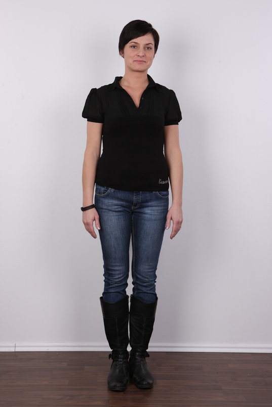 2. Download full pics of Monika (32) from czechcasting.com