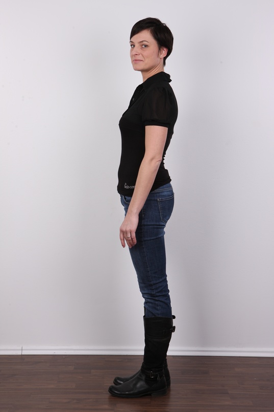 3. Download full pics of Monika (32) from czechcasting.com