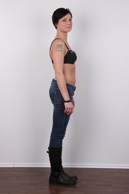 5. Download full pics of Monika (32) from czechcasting.com