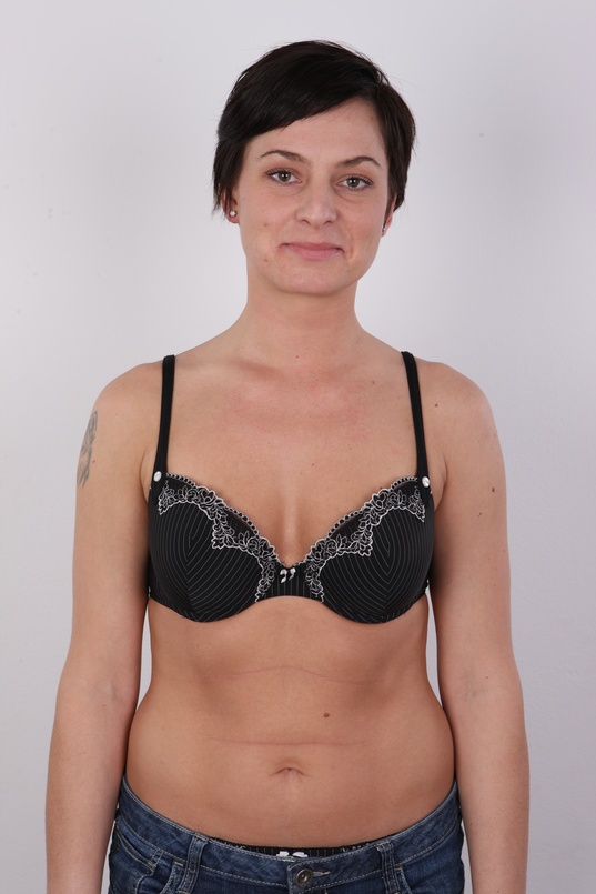 6. Download full pics of Monika (32) from czechcasting.com