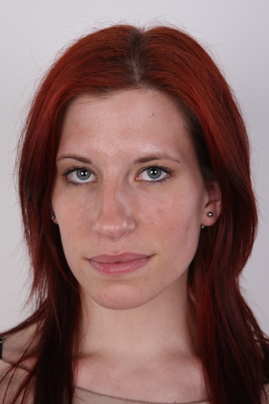 1. Download full pics of Sarah (21) from czechcasting.com