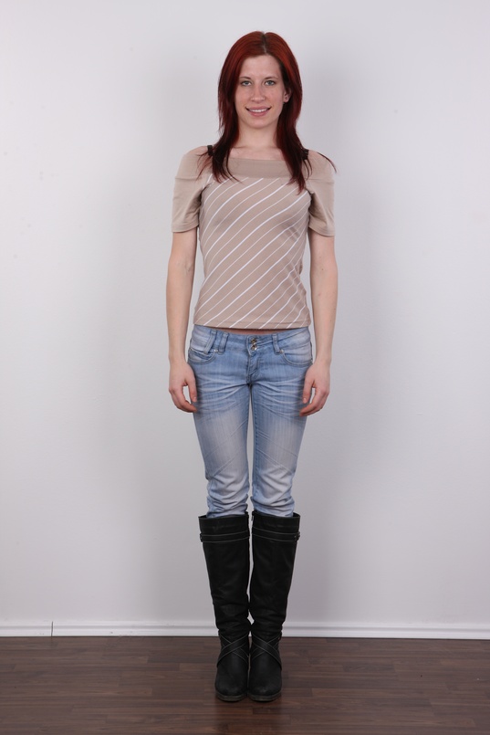 2. Download full pics of Sarah (21) from czechcasting.com