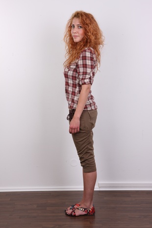 3. Download full pics of model Zuzana (20) from czechcasting.com