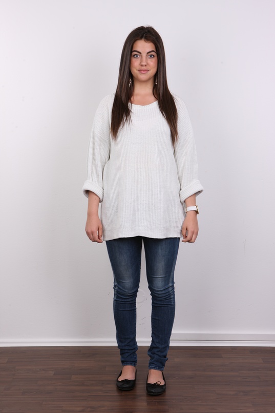 2. Download full pics of Marina (18) from czechcasting.com