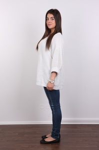 3. Download full pics of Marina (18) from czechcasting.com