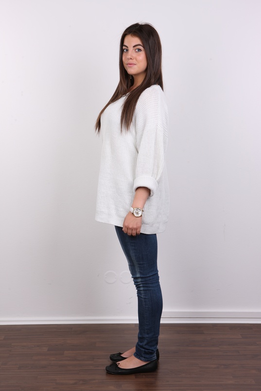 3. Download full pics of Marina (18) from czechcasting.com