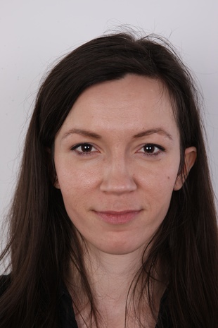 1. Download full pics of model Marcela (27) from czechcasting.com