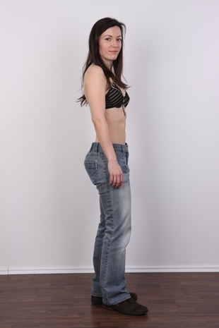 5. Download full pics of model Marcela (27) from czechcasting.com