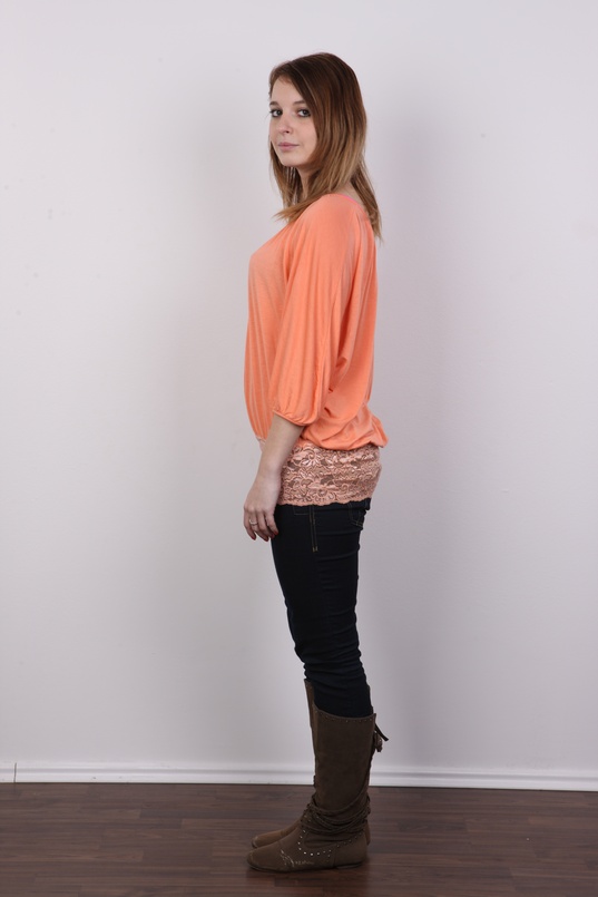 3. Download full pics of Alena (23) from czechcasting.com