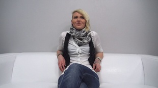 1. Download full pics of Emilie (27) from czechcasting.com