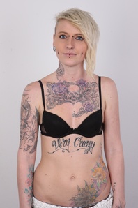6. Download full pics of Emilie (27) from czechcasting.com