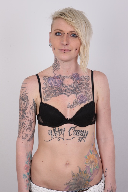 6. Download full pics of Emilie (27) from czechcasting.com
