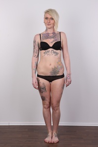 7. Download full pics of Emilie (27) from czechcasting.com