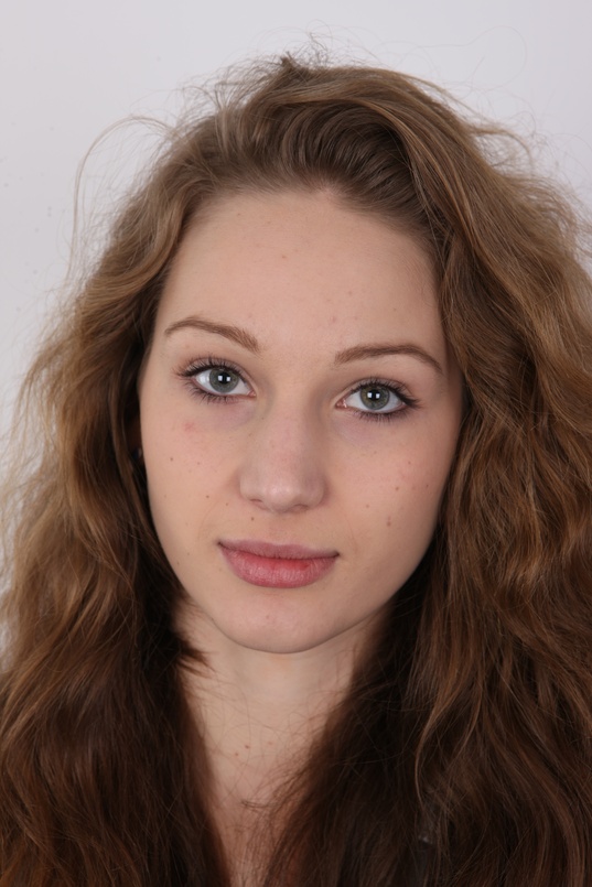 1. Download full pics of Natalie (18) from czechcasting.com