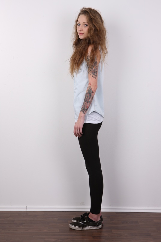 3. Download full pics of Natalie (18) from czechcasting.com