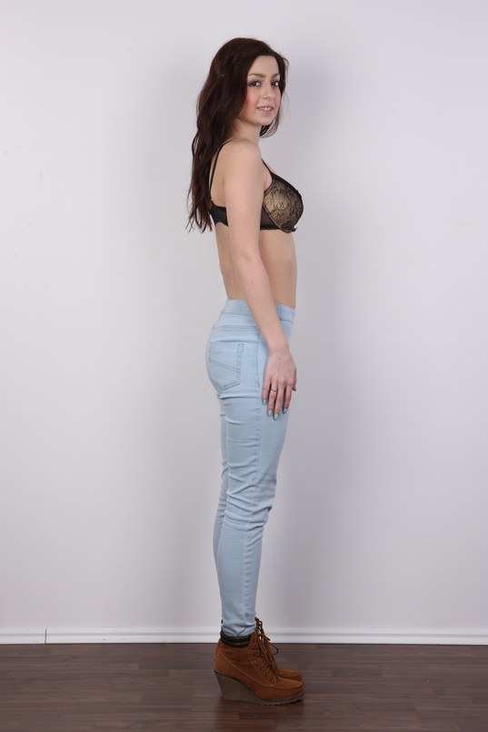 5. Download full pics of Katerina (22) from czechcasting.com