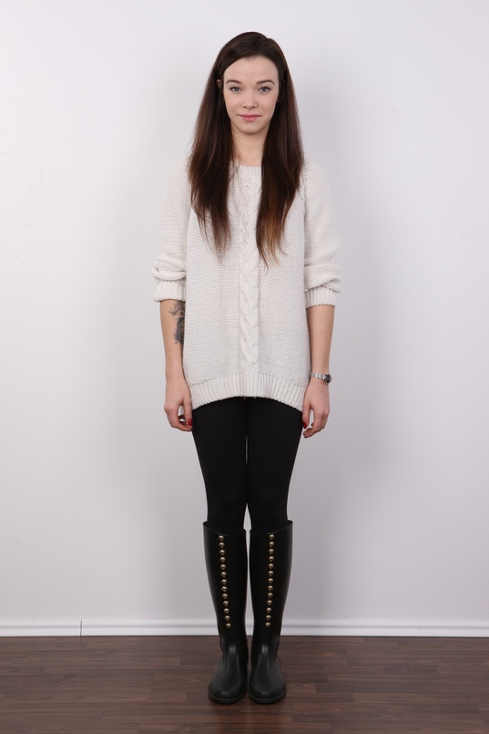 2. Download full pics of Eliska (19) from czechcasting.com