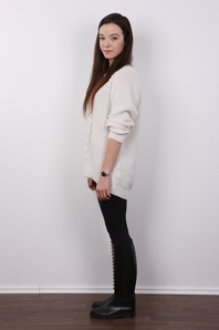 3. Download full pics of Eliska (19) from czechcasting.com