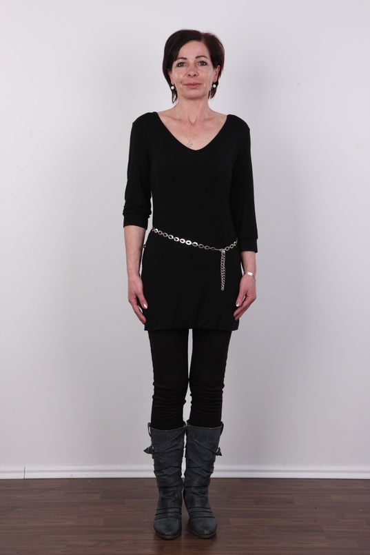 2. Download full pics of Drahomira (53) from czechcasting.com