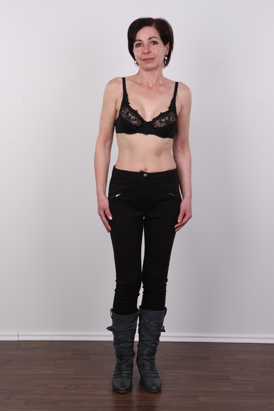 4. Download full pics of Drahomira (53) from czechcasting.com