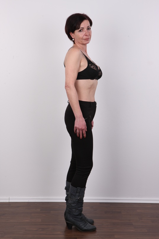 5. Download full pics of Drahomira (53) from czechcasting.com