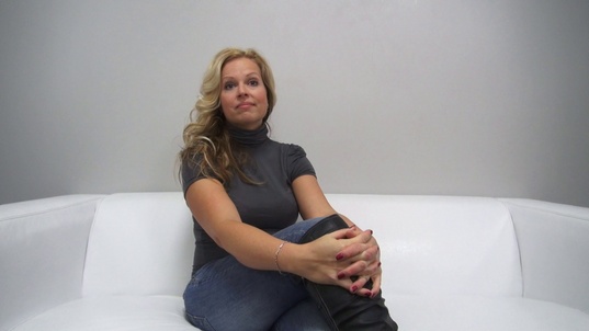 1. Download full pics of Renata (35) from czechcasting.com