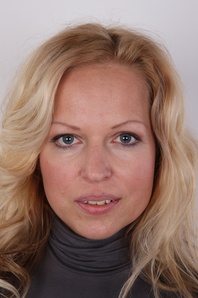 1. Download full pics of Renata (35) from czechcasting.com