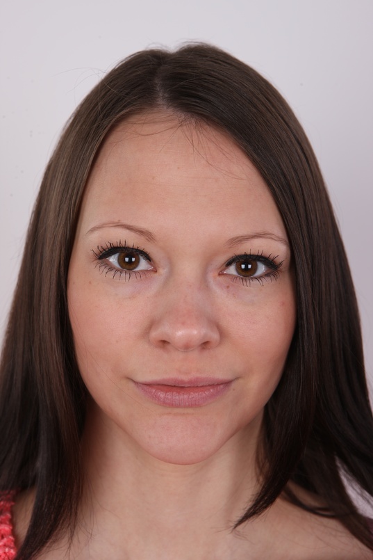 1. Download full pics of Hanka (22) from czechcasting.com