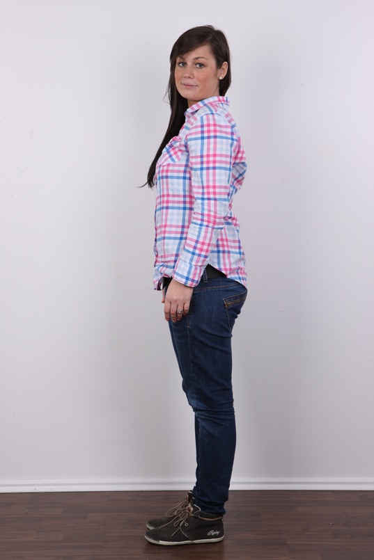 3. Download full pics of Sabina (23) from czechcasting.com