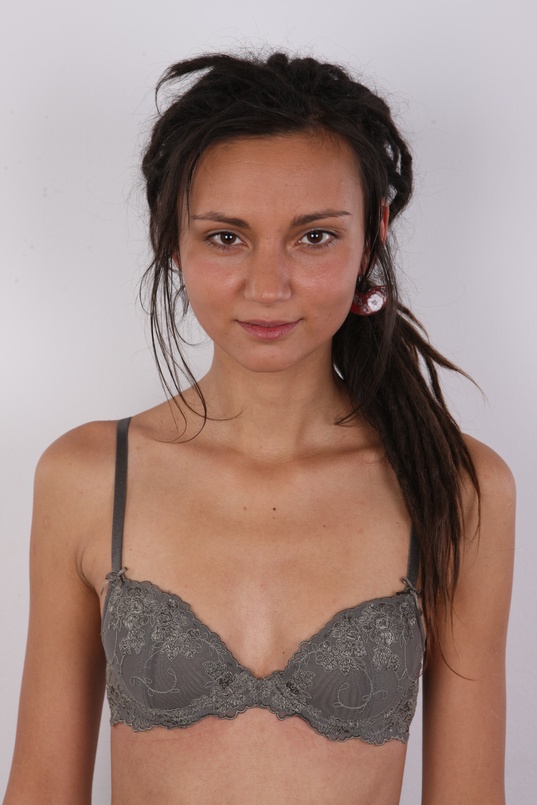 6. Download full pics of Martina (27) from czechcasting.com