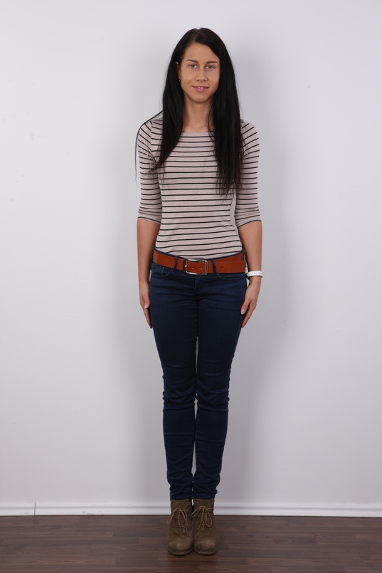 2. Download full pics of Veronika (23) from czechcasting.com