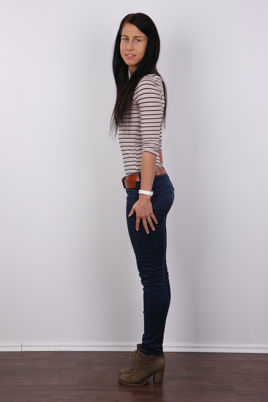 3. Download full pics of Veronika (23) from czechcasting.com