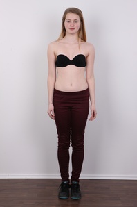 4. Download full pics of Lucie (18) from czechcasting.com