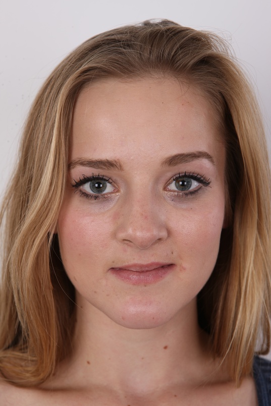 1. Download full pics of Anna (20) from czechcasting.com