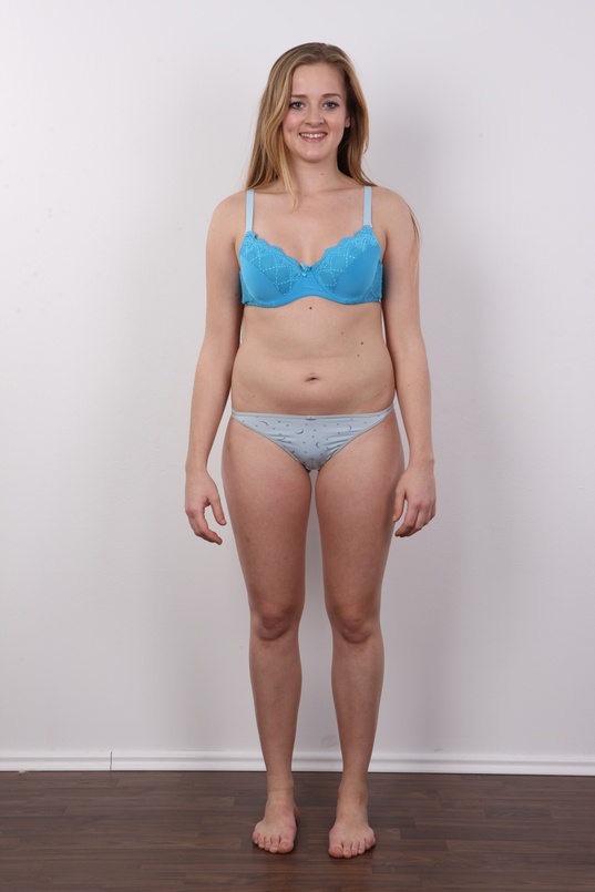 7. Download full pics of Anna (20) from czechcasting.com