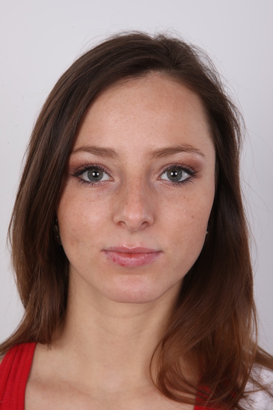 1. Download full pics of Kristyna (20) from czechcasting.com