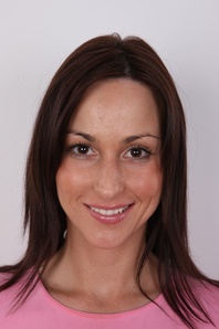 1. Download full pics of Simona (29) from czechcasting.com