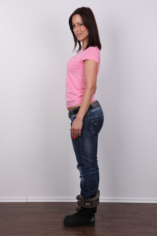 3. Download full pics of Simona (29) from czechcasting.com