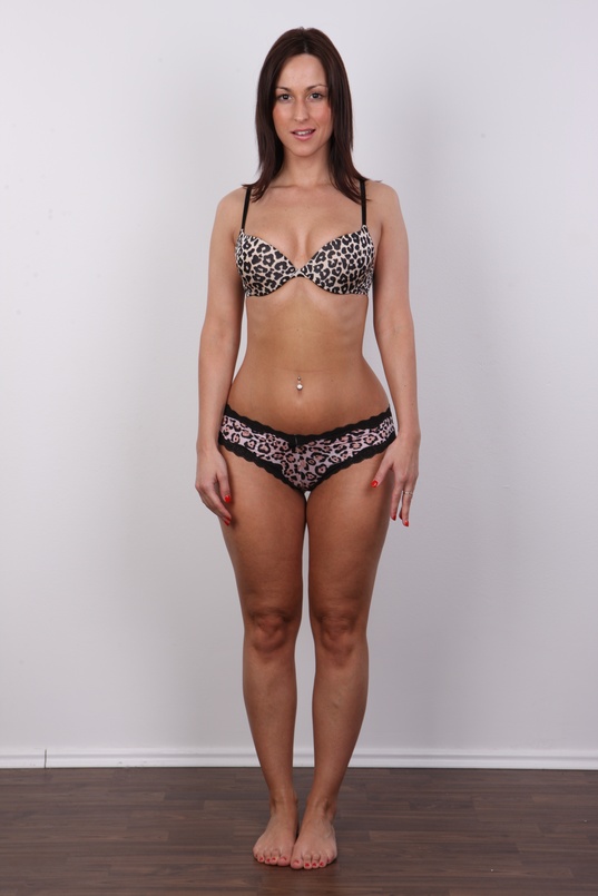 7. Download full pics of Simona (29) from czechcasting.com