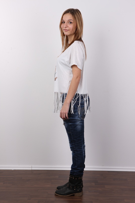 3. Download full pics of Aneta (19) from czechcasting.com