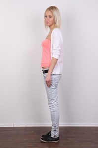 3. Download full pics of Nikola (19) from czechcasting.com