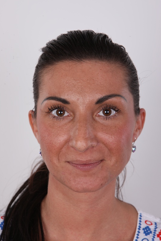 1. Download full pics of Karolina (26) from czechcasting.com